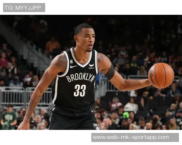 克拉克斯顿表现出色两双数据助力球队赢得胜利贡献10分11篮板3助攻2盖帽